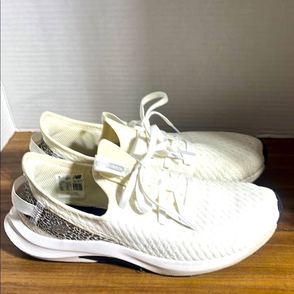 New Balance White and Black Women’s Shoes size 8 1/2